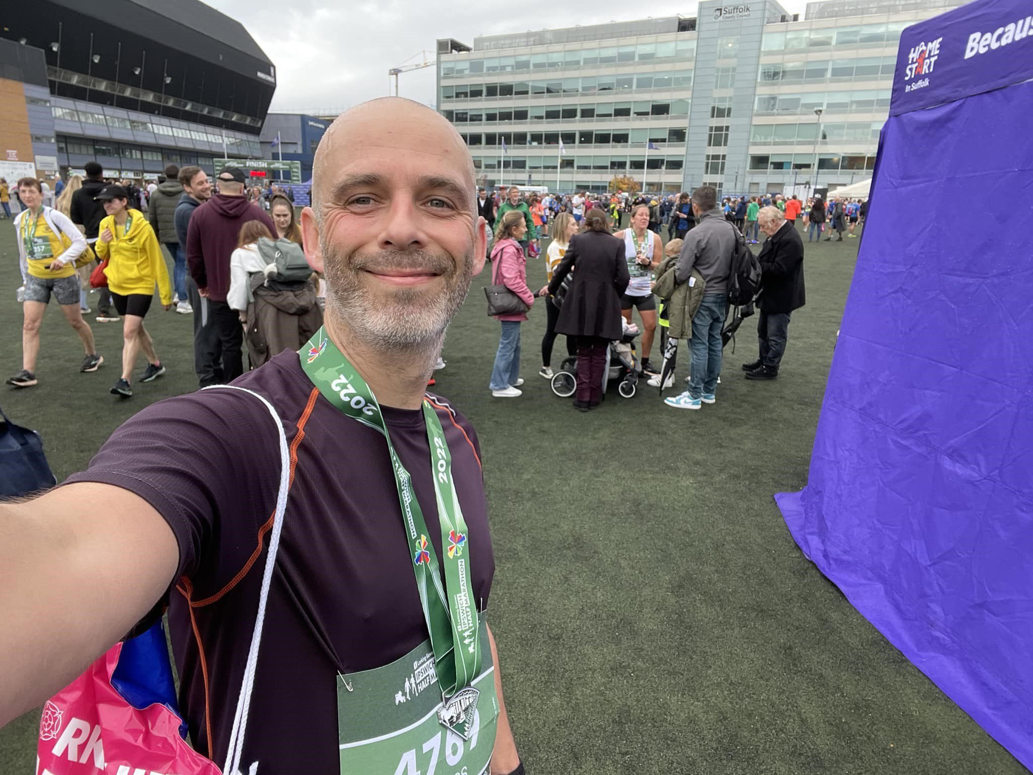 Person takes selfie during marathon run